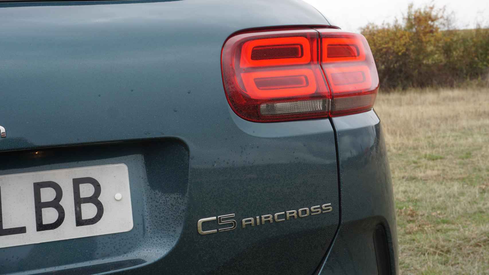 Detalle de los grupos ópticos traseros del Citroën C5 Aircross.