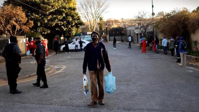 Más de un millón de contagios: el pico del iceberg de la pandemia en África