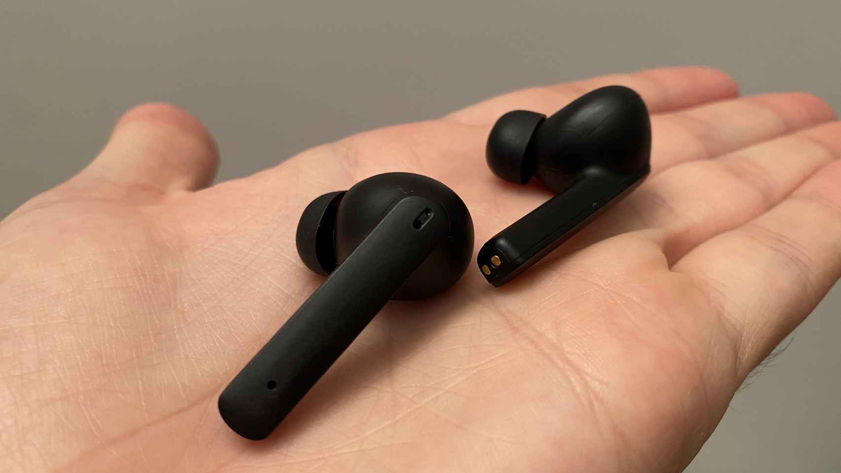 Mas baratos que los AirPods, estos auriculares Bluetooth también son de  Apple y tienen cancelación de ruido por 140 euros