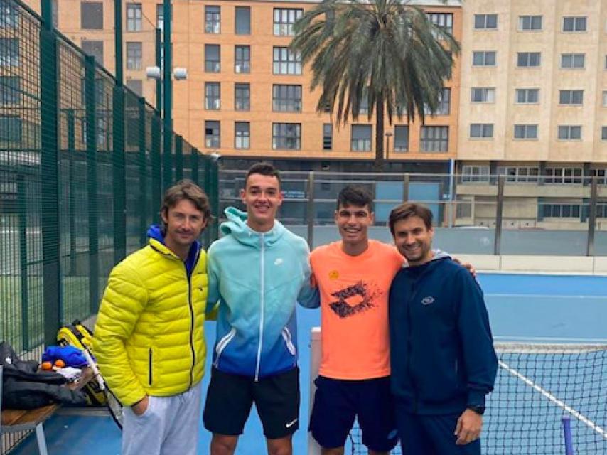 Carlos Alcaraz tras un entreno con Ferrero, Ferrer y Carlos Gimeno