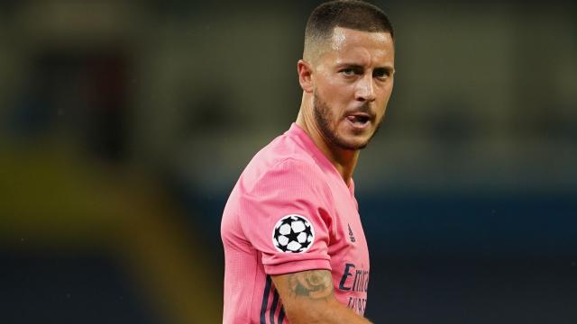 Eden Hazard, con la camiseta rosa del Real Madrid para la 2020/2021