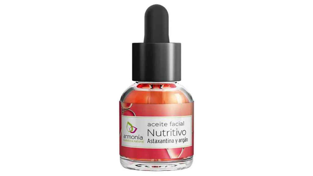 Con su característico color rojo destaca este aceite facial nutritivo.