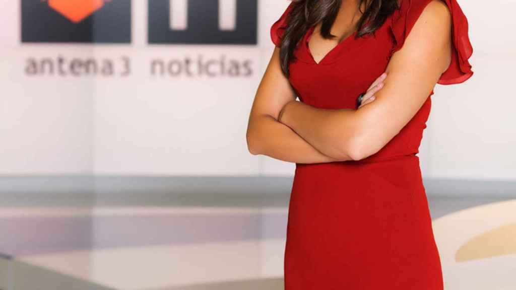 Esther Vaquero sustituye a Vicente Vallés en 'Antena 3 Noticias 2' este verano.