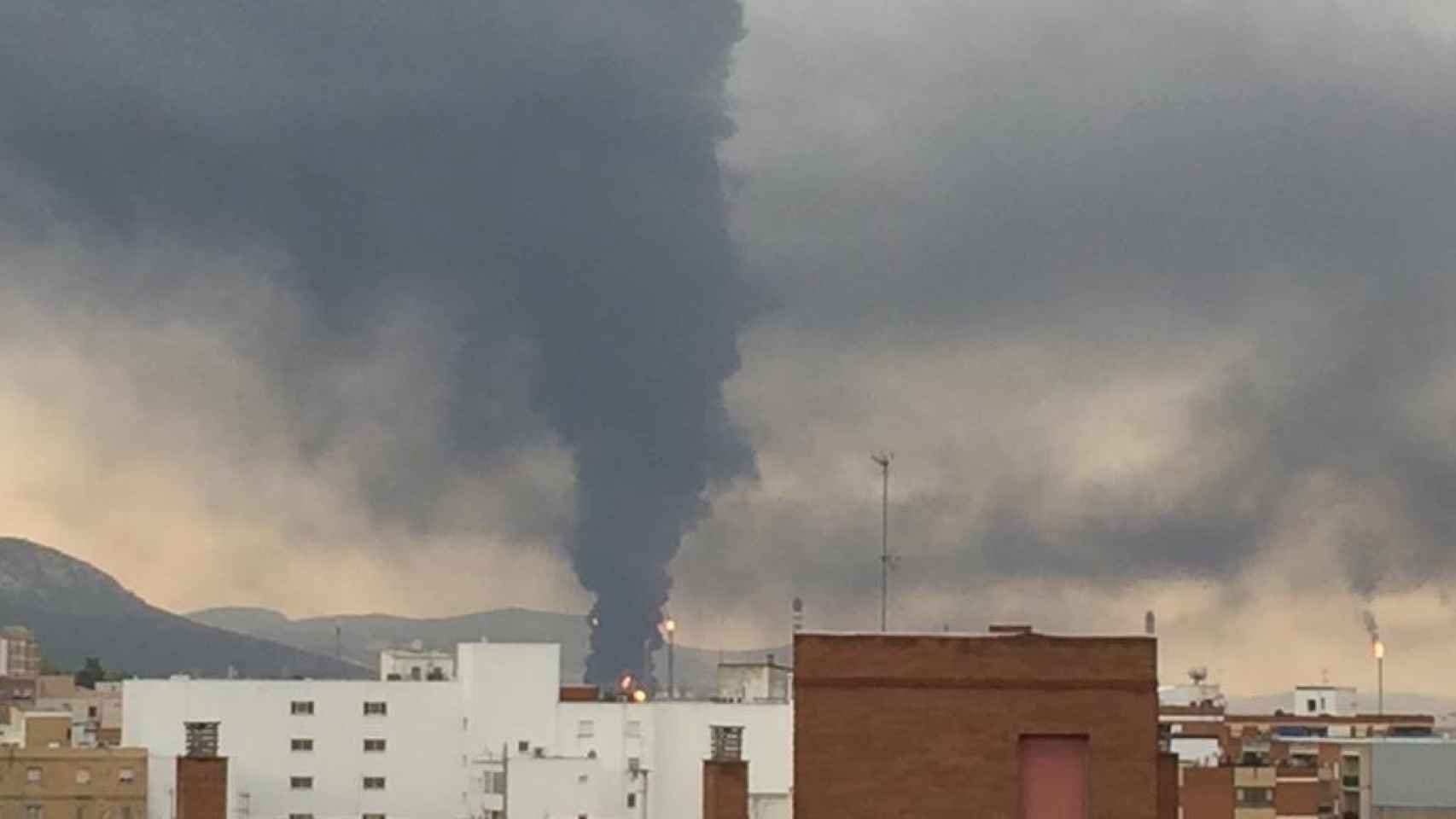 Explosión de un tanque de Repsol en su refinería de Puertollano