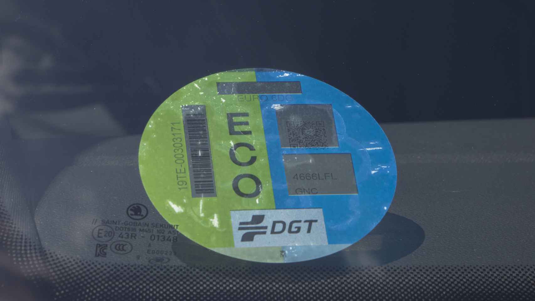 Este modelo al ser de GNC tiene la etiqueta ECO de la DGT.