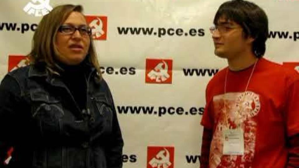Rocío Val, a la izquierda, durante su etapa como dirigente del PCE.