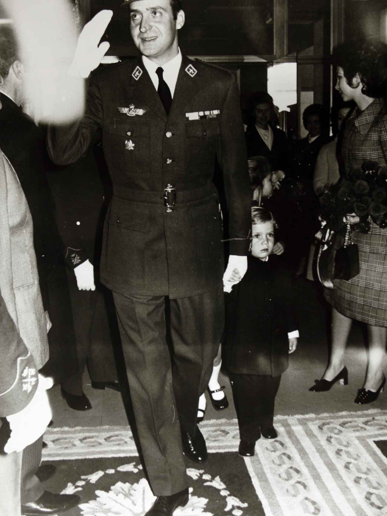 Juan Carlos I y Felipe VI, en la década de los 70.