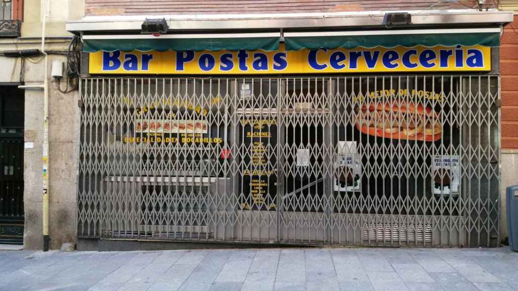 El emblemático Bar Postas de Madrid se encuentra cerrado ante la falta de clientes.