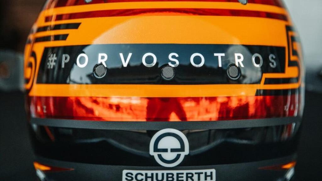 Casco de Carlos Sainz para el GP de España