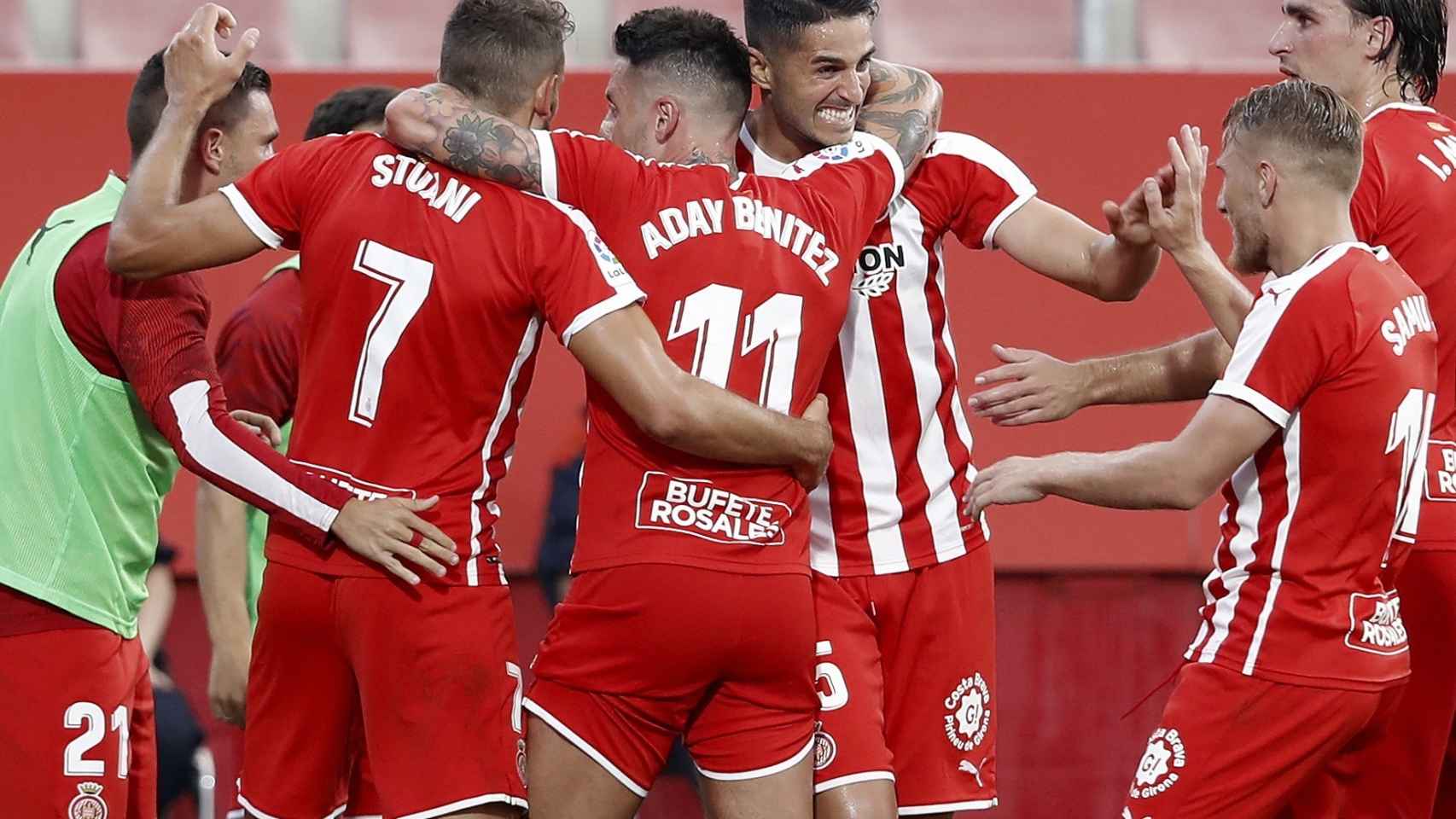 Los jugadores del Girona celebran el gol de Stuani ante el Almería
