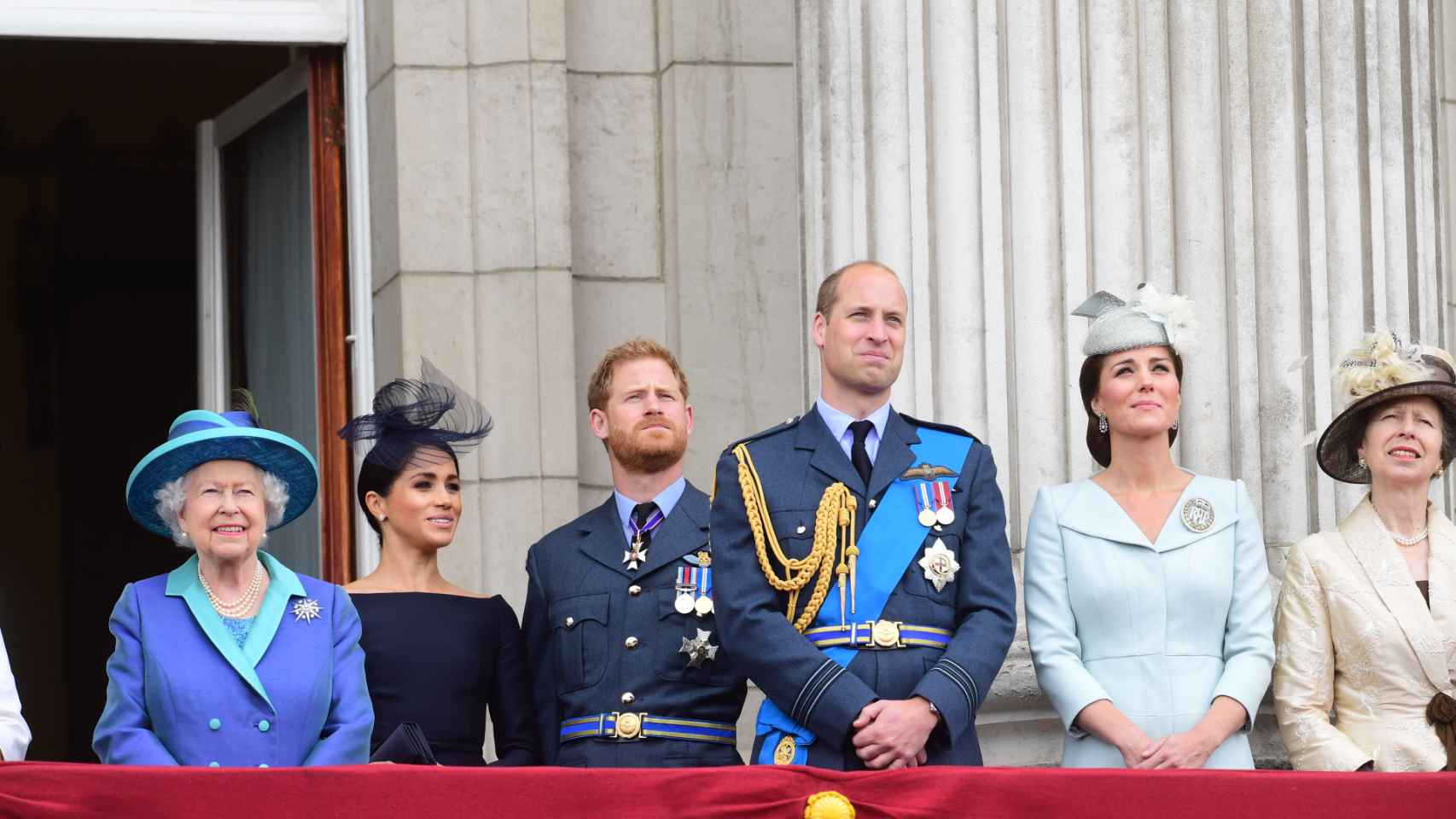 Meghan Markle y el príncipe Harry junto a la Familia Real británica, cuando todavía eran miembros activos de la Casa Real.