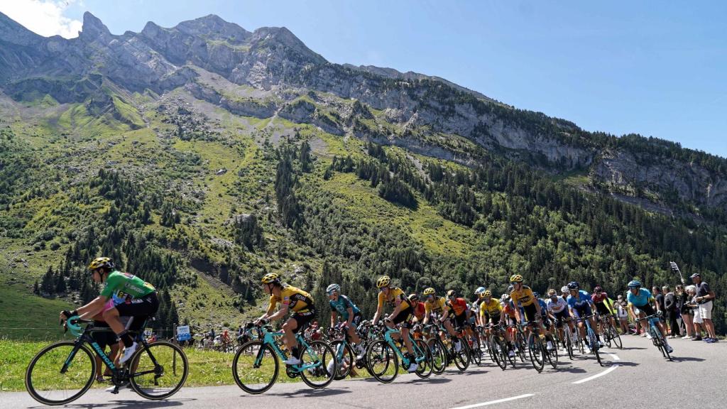 El pelotón en la cuarta etapa del Dauphiné