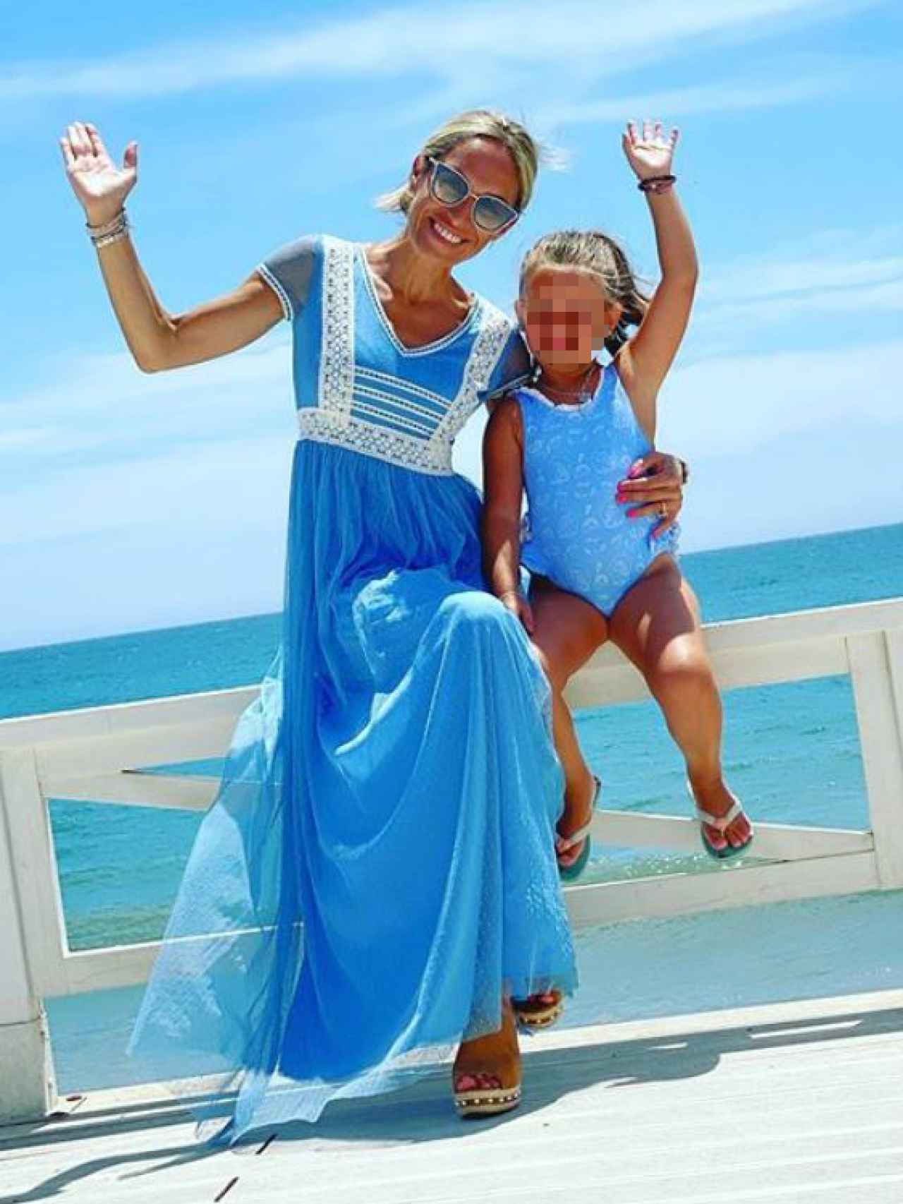 Luján junto a su hija, Mirando, este verano en Marbella.