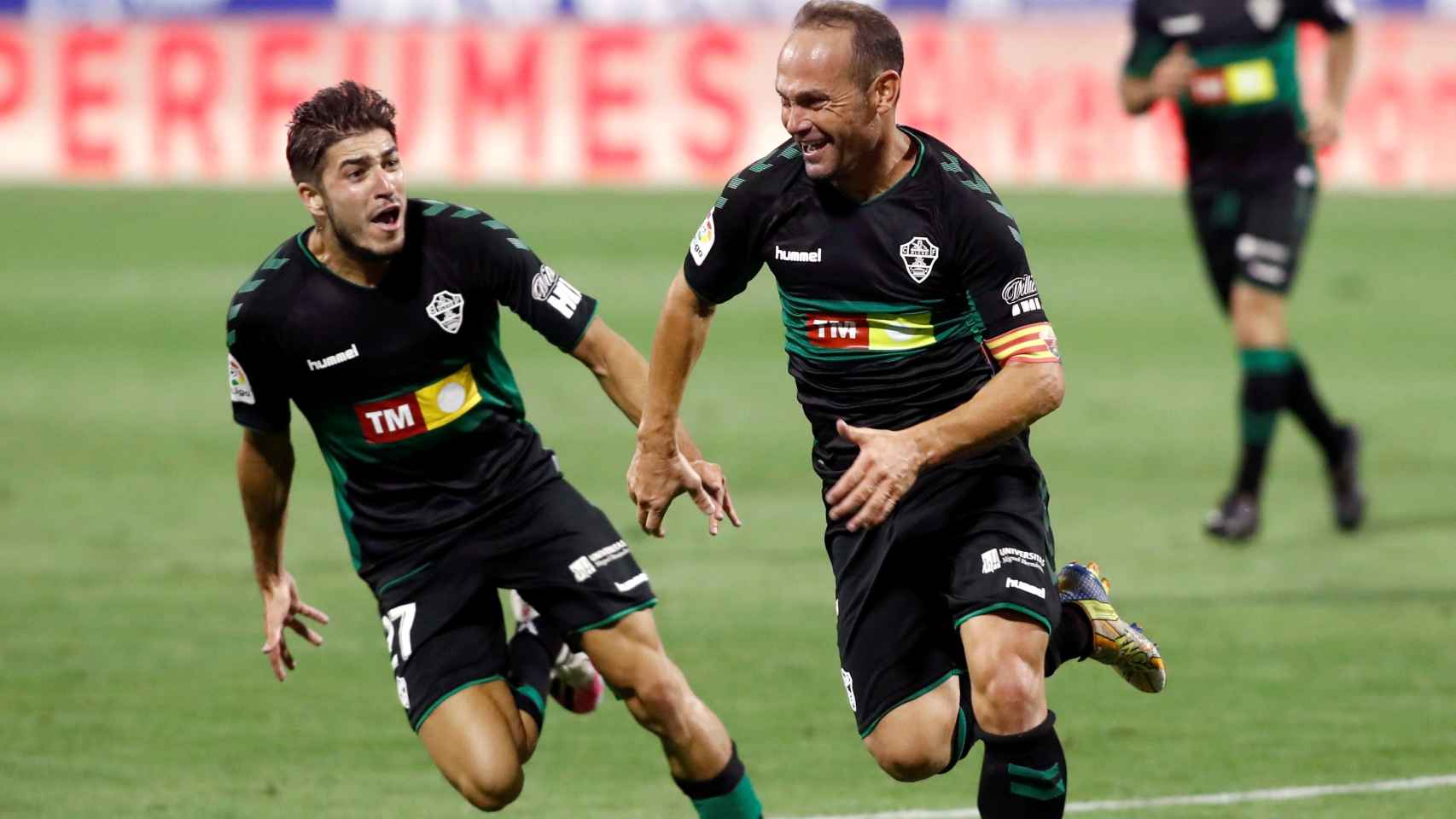 Nino celebra su gol con el Elche