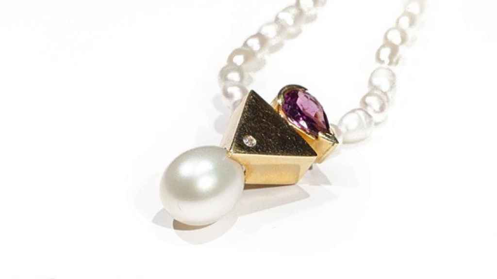 El collar de perlas es uno de los colgantes estrella de la reina Sofía.