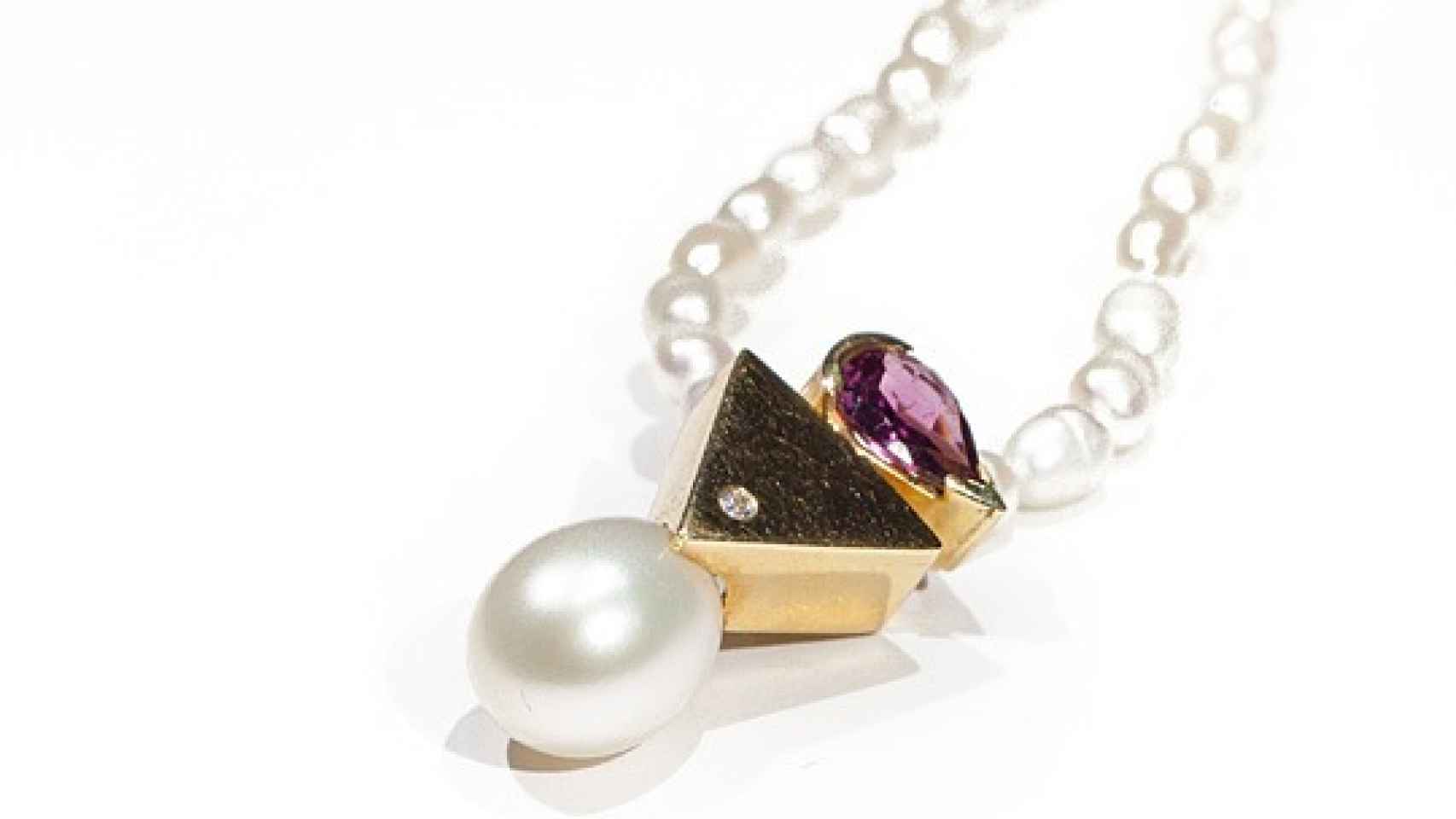 El collar de perlas es uno de los colgantes estrella de la reina Sofía.