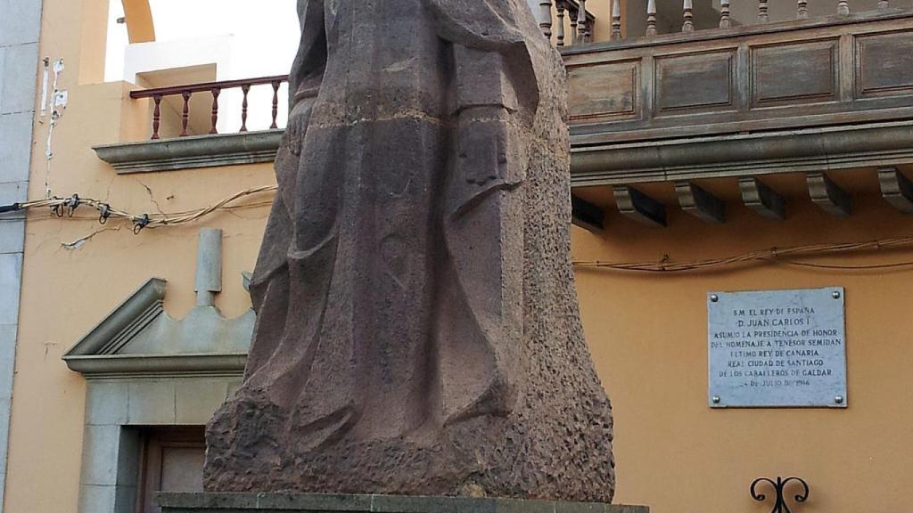 Estatua de Tenesor Semidán realizada por Juan Borges Linares y situada en la ciudad de Gáldar (Gran Canaria, islas Canarias).