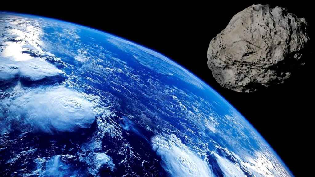 Asteroide aproximándose a la Tierra