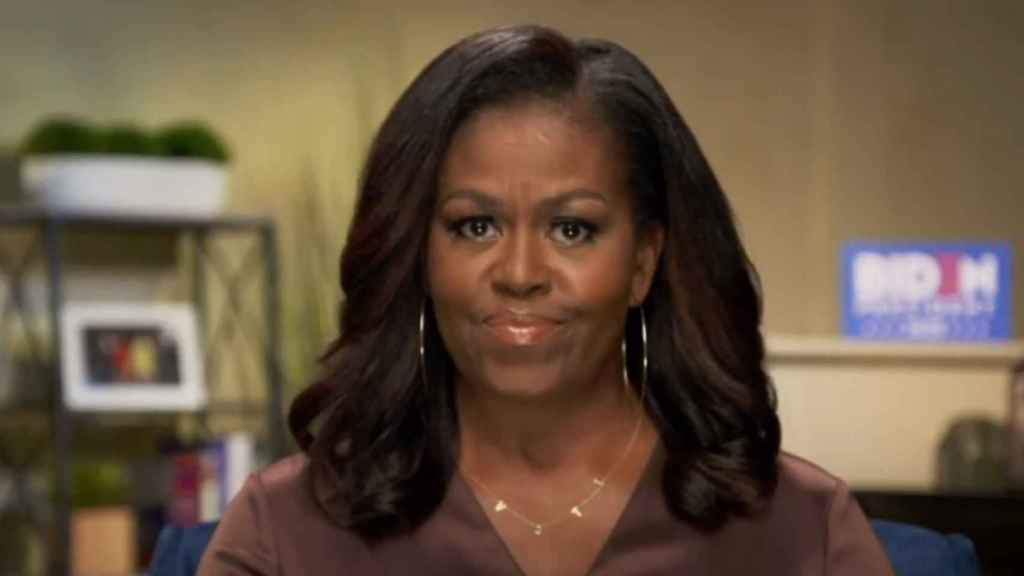 Michelle Obama, luciendo el collar 'vote', en la Convención Demócrata.