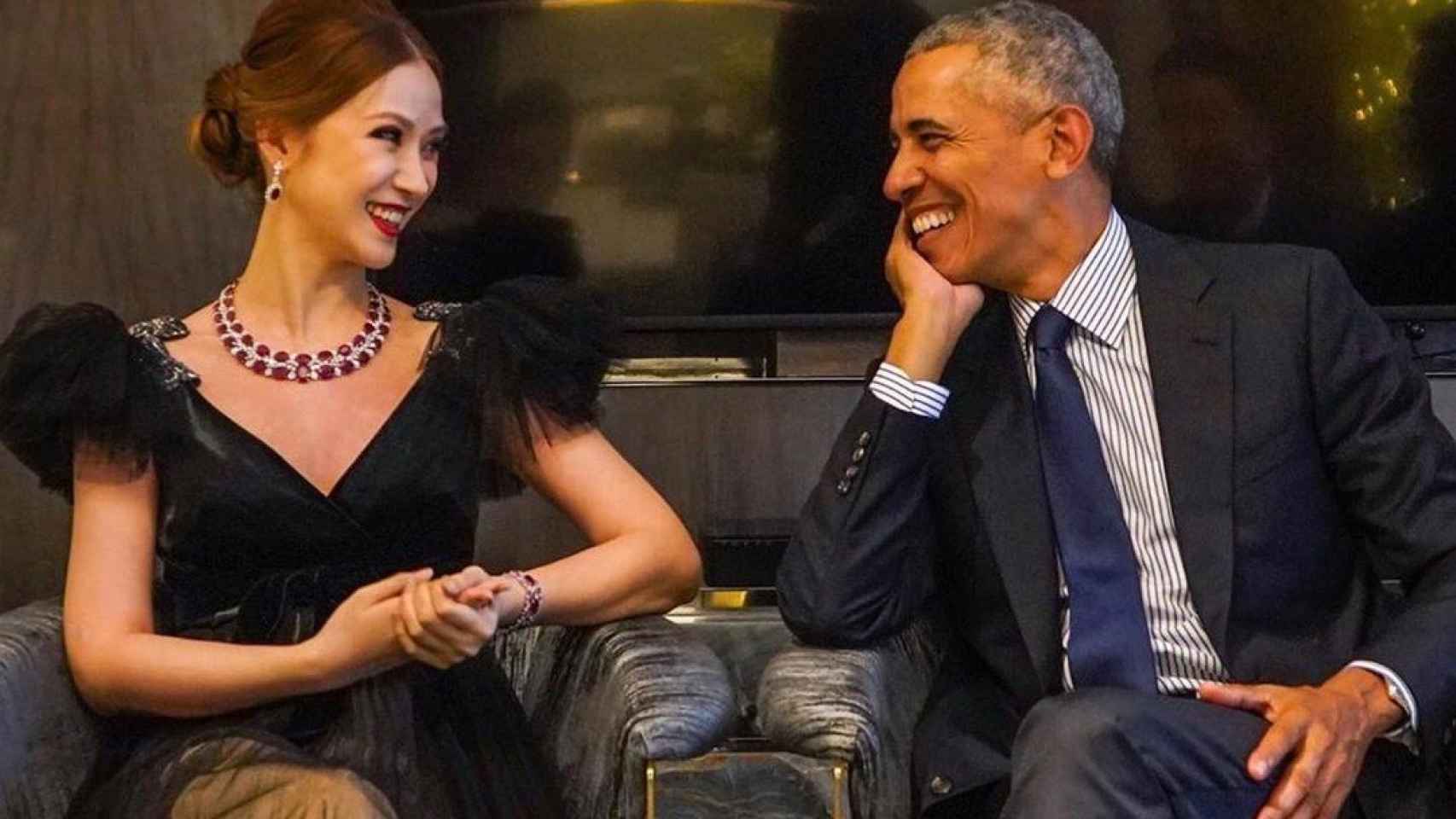 Evangeline Shen y Barack Obama, durante una subasta benéfica
