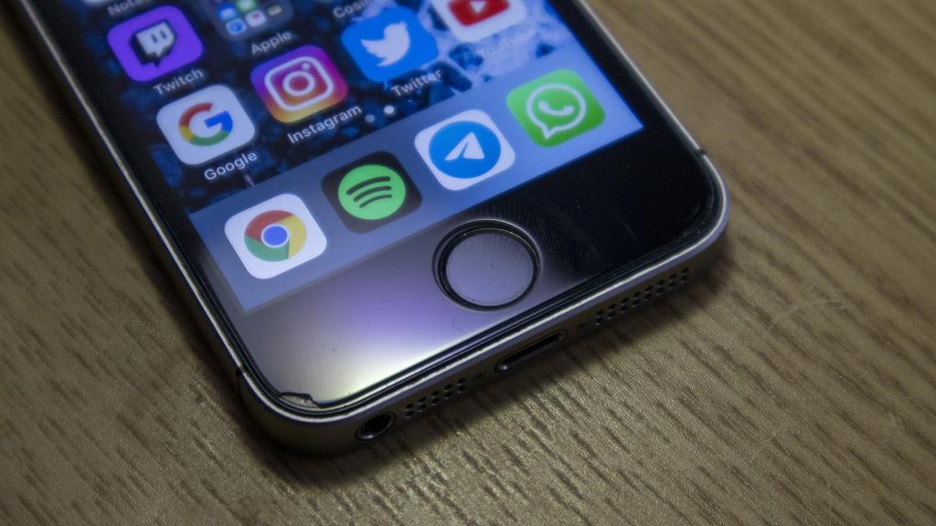 iPhone SE 2016