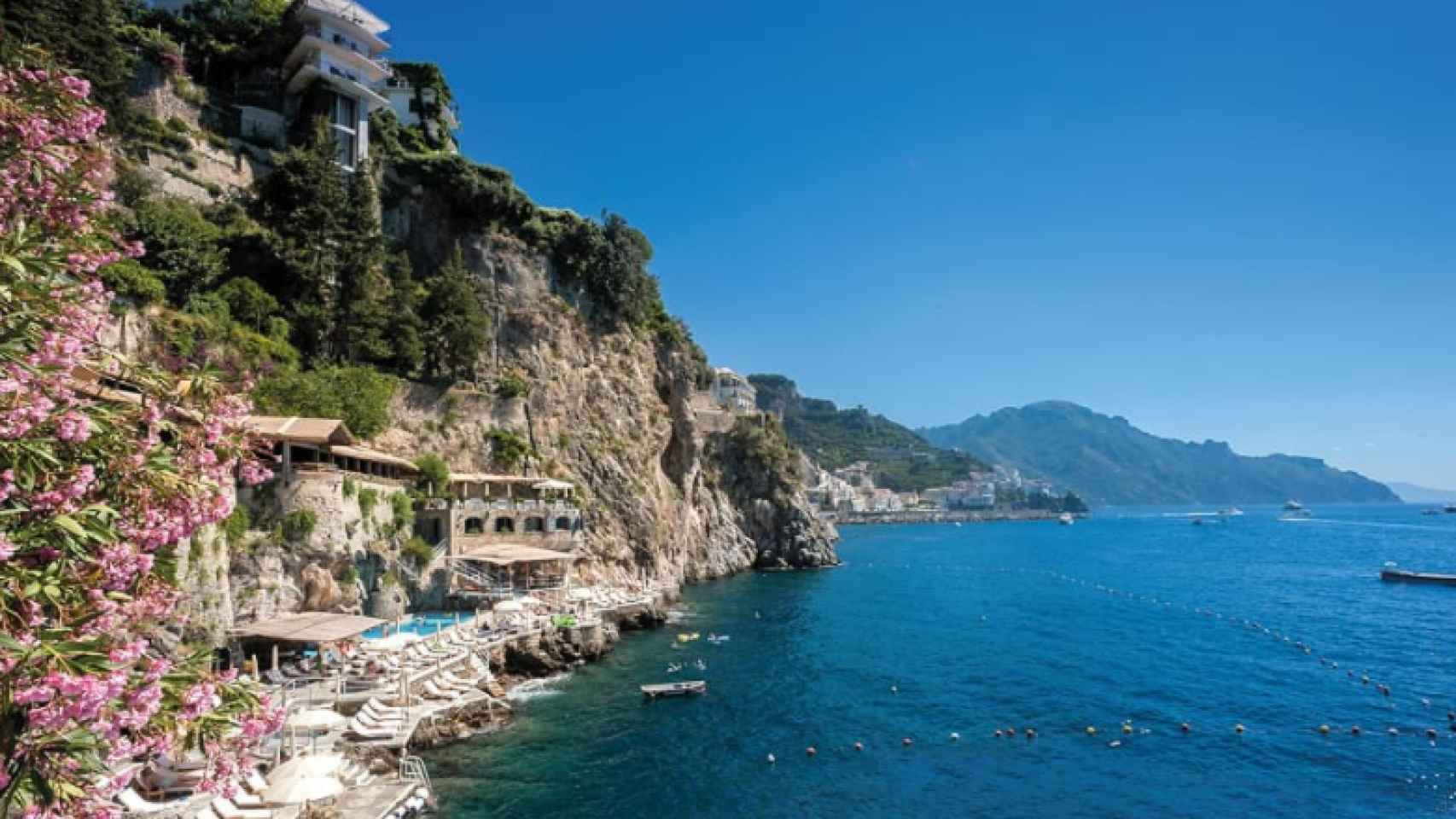 El hotel donde Beatriz de York se ha alojado tiene vistas al mar Tirreno.