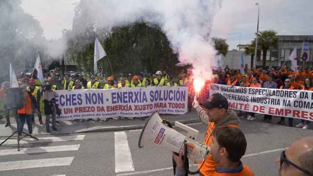 Una protesta de trabajadores de la fábrica de Alcoa en San Cibrao.