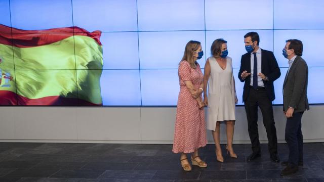 Pablo Casado con Ana Pastor, Cuca Gamarra y José Luis Martínez-Almeida.