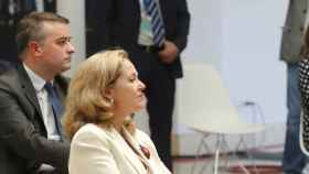 La vicepresidenta del Gobierno, Nadia Calviño, y el jefe de Gabinete de la Presidencia, Iván Redondo.