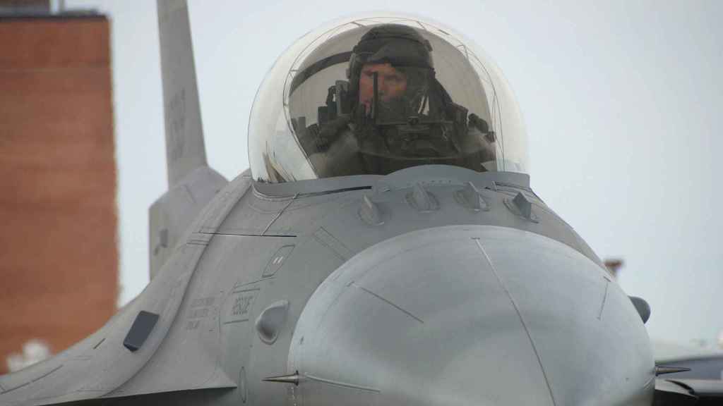Caza F-16