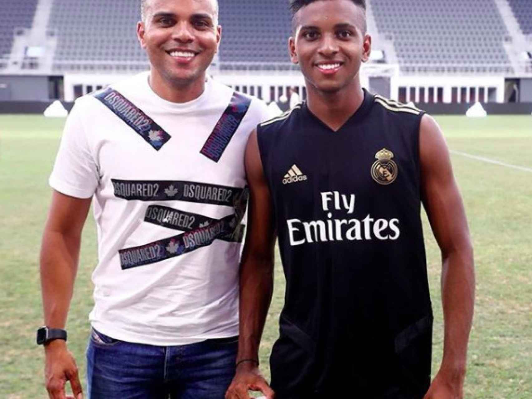 Rodrygo, junto a su padre en la pretemporada de 2019
