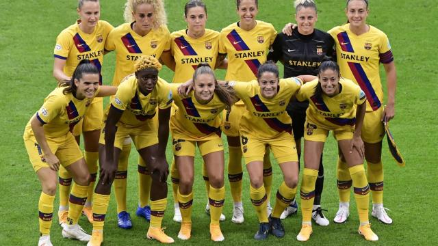 La plantilla del FC Barcelona féminas antes del duelo ante el Atlético