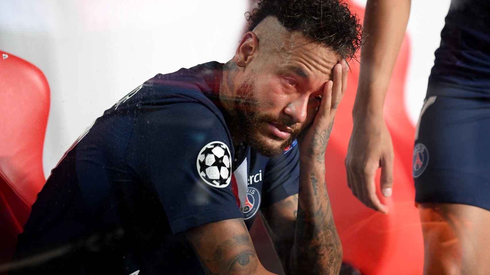 Neymar, derrumbado tras perder la Champions League