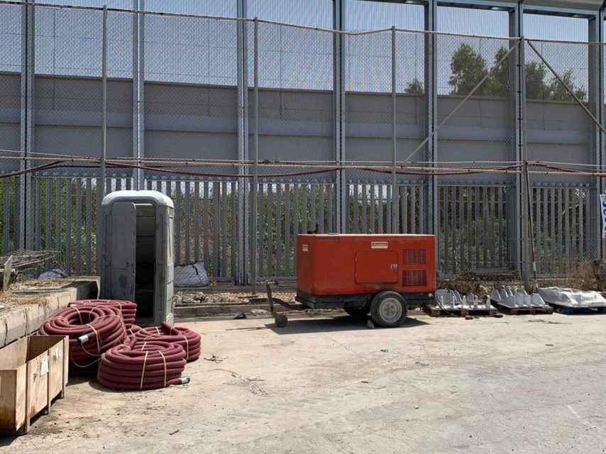 La nueva valla de Melilla y Ceuta, en plena construcción, ya sin concertinas.