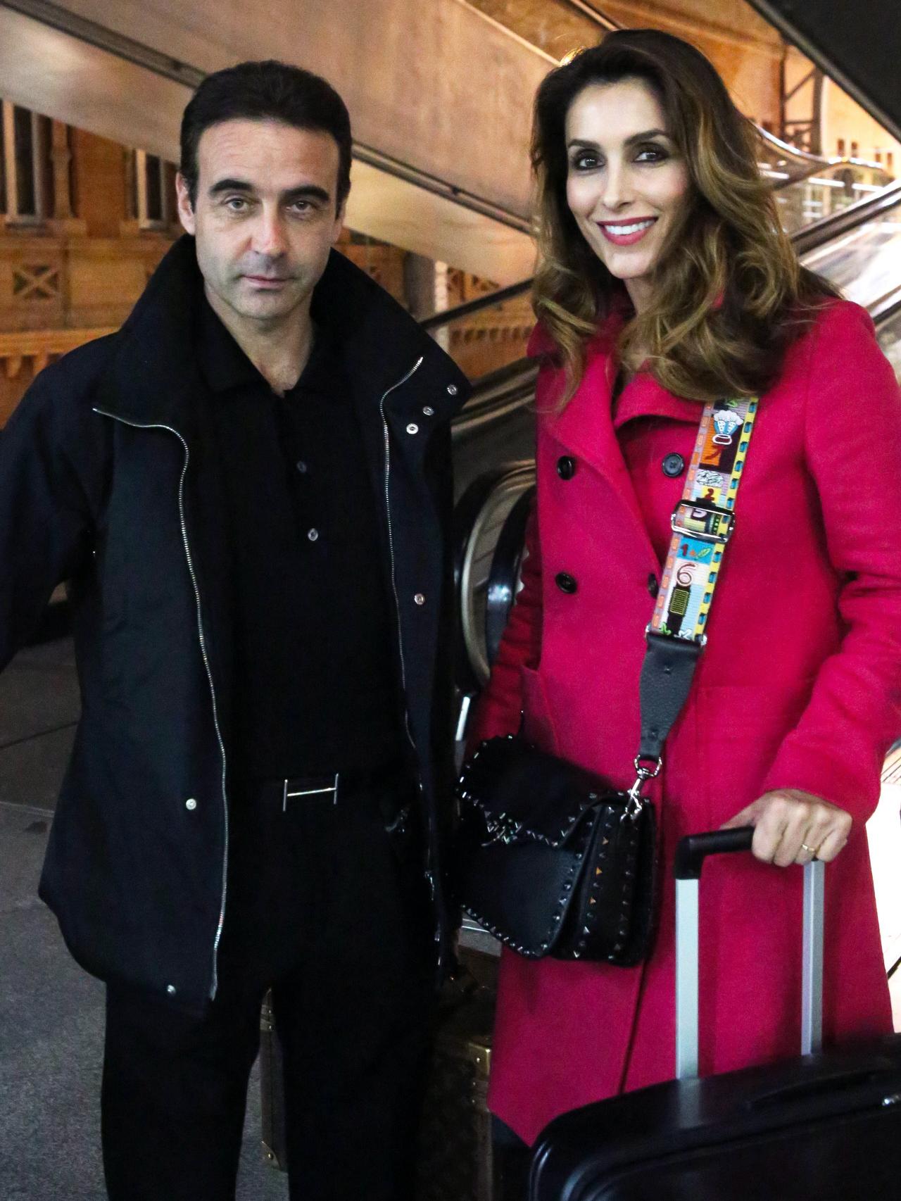 Enrique Ponce y Paloma Cuevas, en la estación de Atocha en Madrid.
