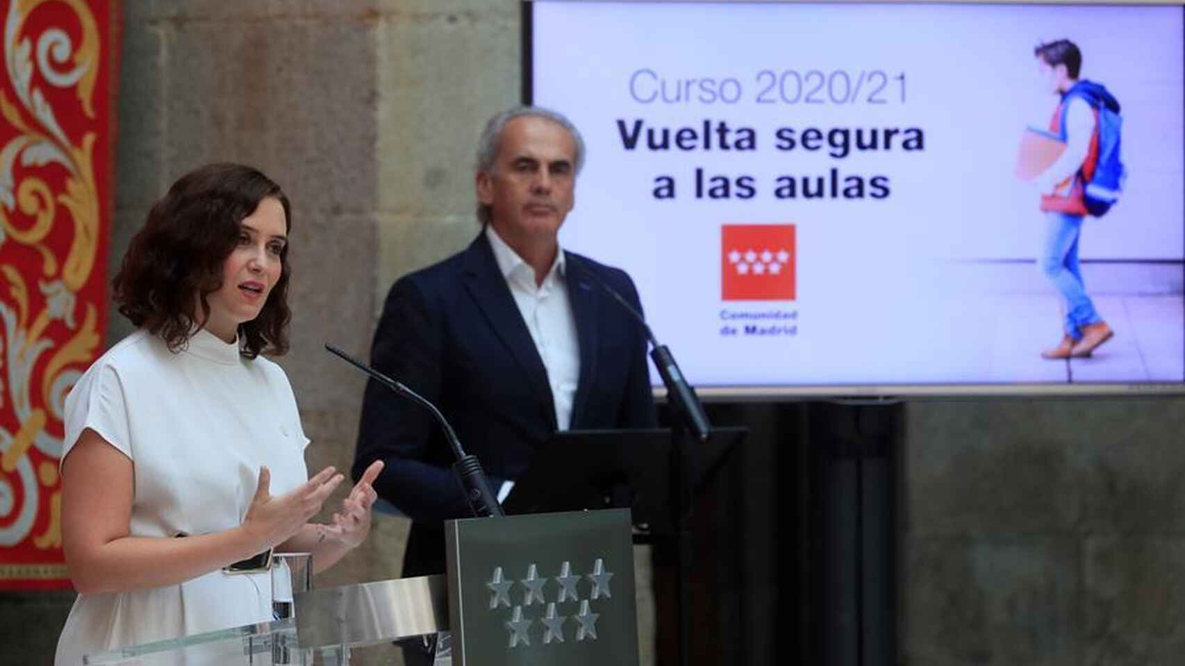 La presidenta de la Comunidad de Madrid, Isabel Díaz Ayuso, y el consejero de Educación, Enrique Ossorio.