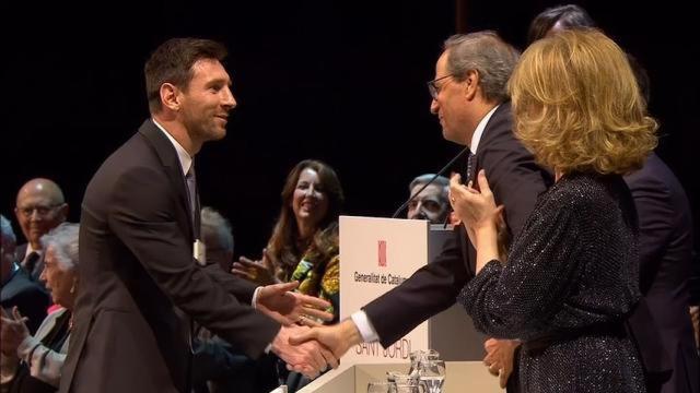 Torra y Leo Messi durante la entrega de la Cruz de Sant Jordi