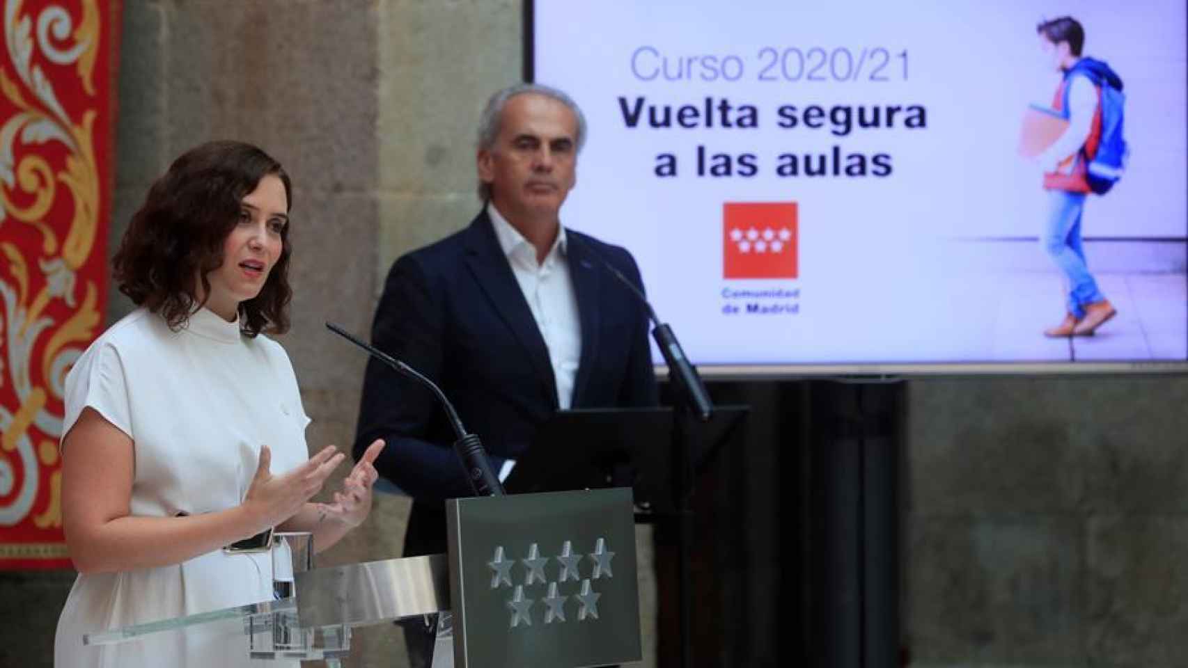 La presidenta de la Comunidad de Madrid, Isabel Díaz Ayuso, y el consejero de Educación, Enrique Ossorio, anuncian el plan para la vuelta al colegio.
