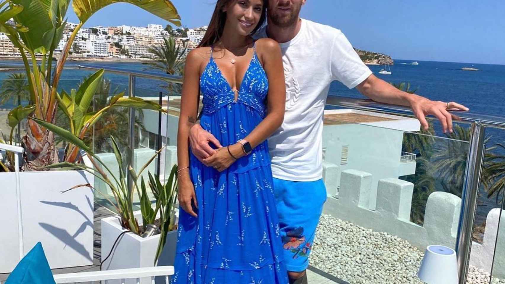 Leo Messi y Antonela Roccuzzo, en el hotel de Ibiza del futbolista.