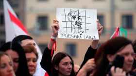 Una mujer durante una protesta en contra del presidente Lukashenko.