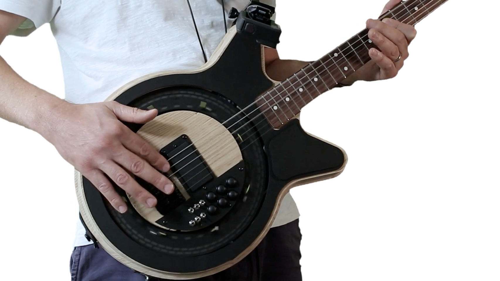 oportunidad Posibilidades Repegar Esta guitarra eléctrica se toca sola y alcanza velocidades vertiginosas