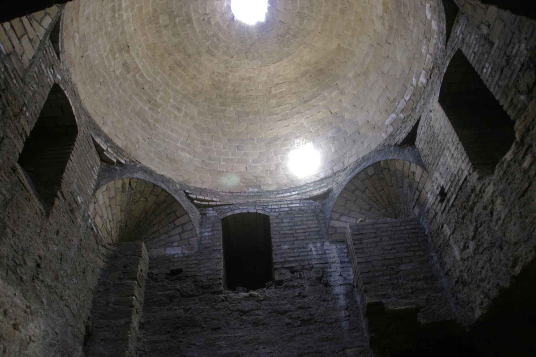 Cúpula del interior del Baptisterio Romano del siglo I.