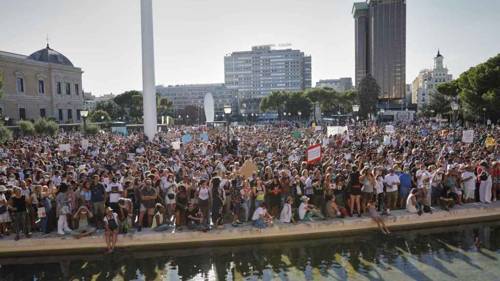 Según la Delegación del Gobierno, entre 2.500 y 3.000 personas negacionistas se concentraron en Madrid.