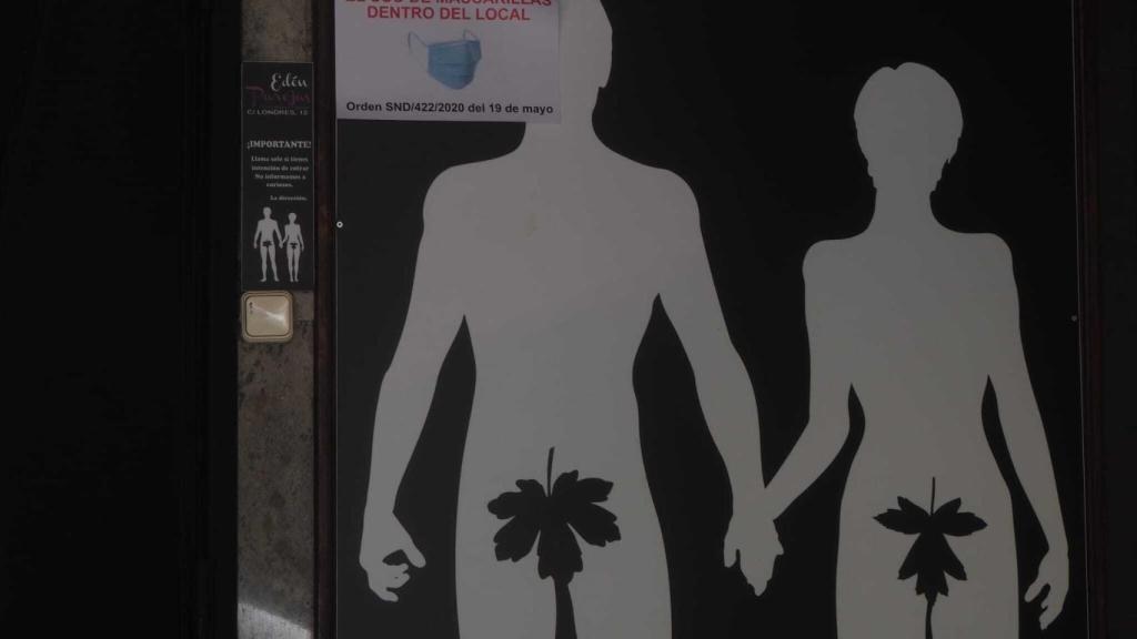 Mascarillas obligatorias en el club liberal Edén para parejas