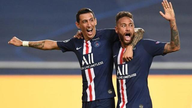 Neymar y Di María celebran un gol con el PSG