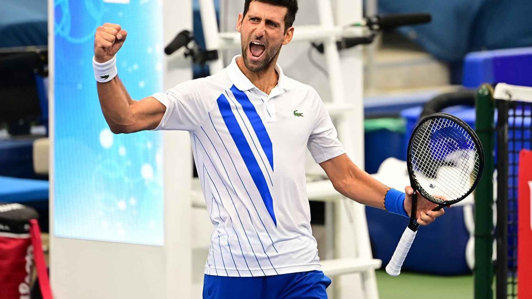 Djokovic celebra su victoria sobre Raonic