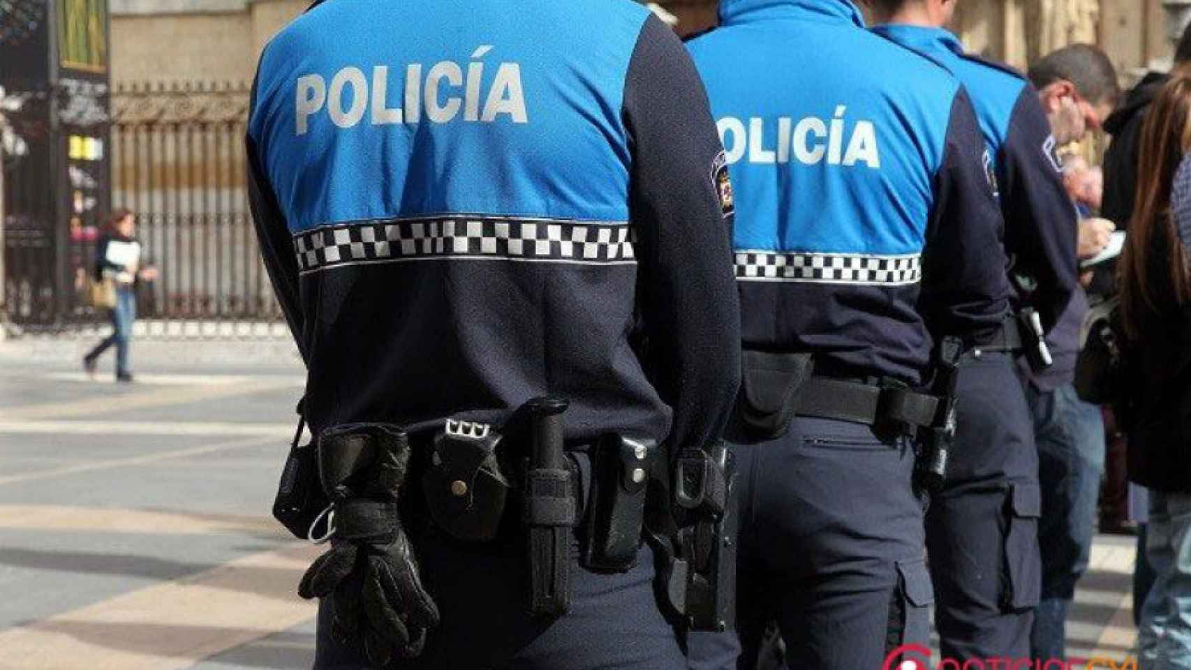 Varios policías locales de León.