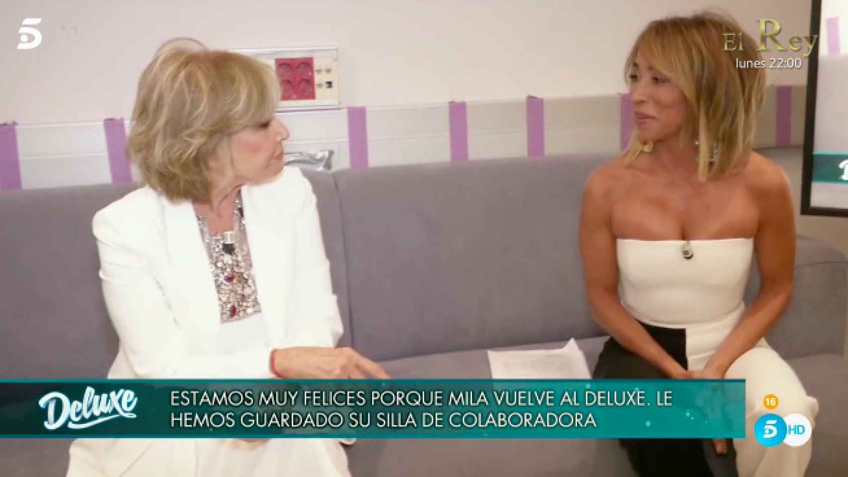 María Patiño, presentadora de la noche, quiso entrevistar en la intimidad a Mila.