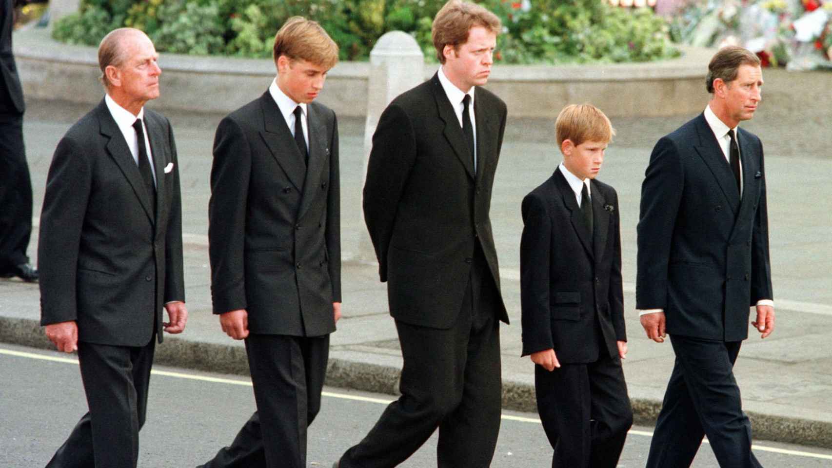 Los hijos de Lady Di en el triste día de su funeral.