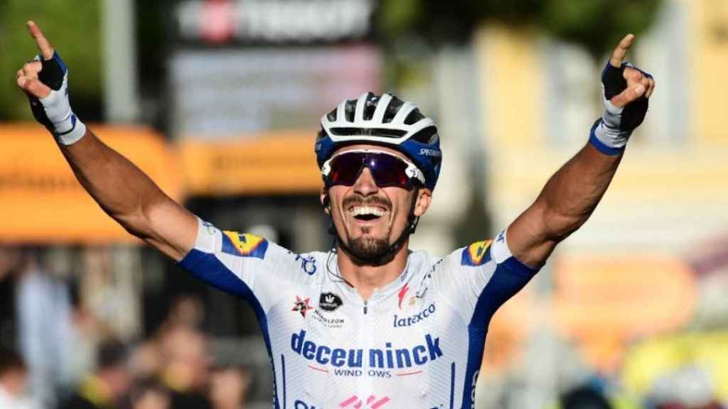 Alaphilippe se lleva una bonita segunda etapa al sprint y es el nuevo líder  del Tour de Francia